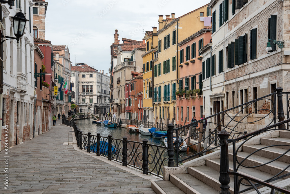 Fototapeta premium Empty Pathway and Canal in Dorsoduro Quarter, Venice/Italy