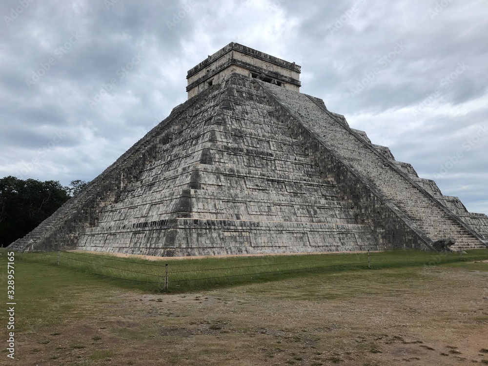 chichen itza pyramid