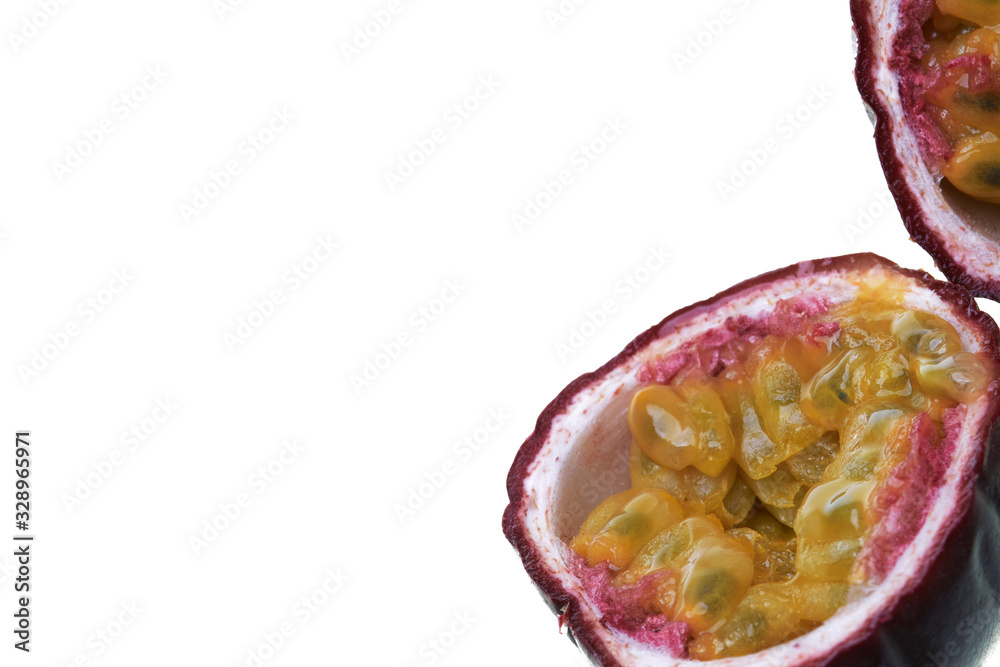 Obraz premium Passion fruit or maracuja (Passiflora Edulis) isolated on a white background with copy space