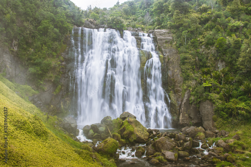 Obraz premium Wasserfall