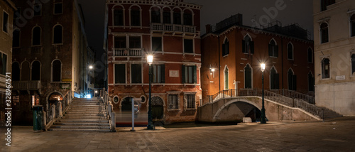 Fototapeta Naklejka Na Ścianę i Meble -  Panorama of two Bridges at a small Square at night, Venice/Italy