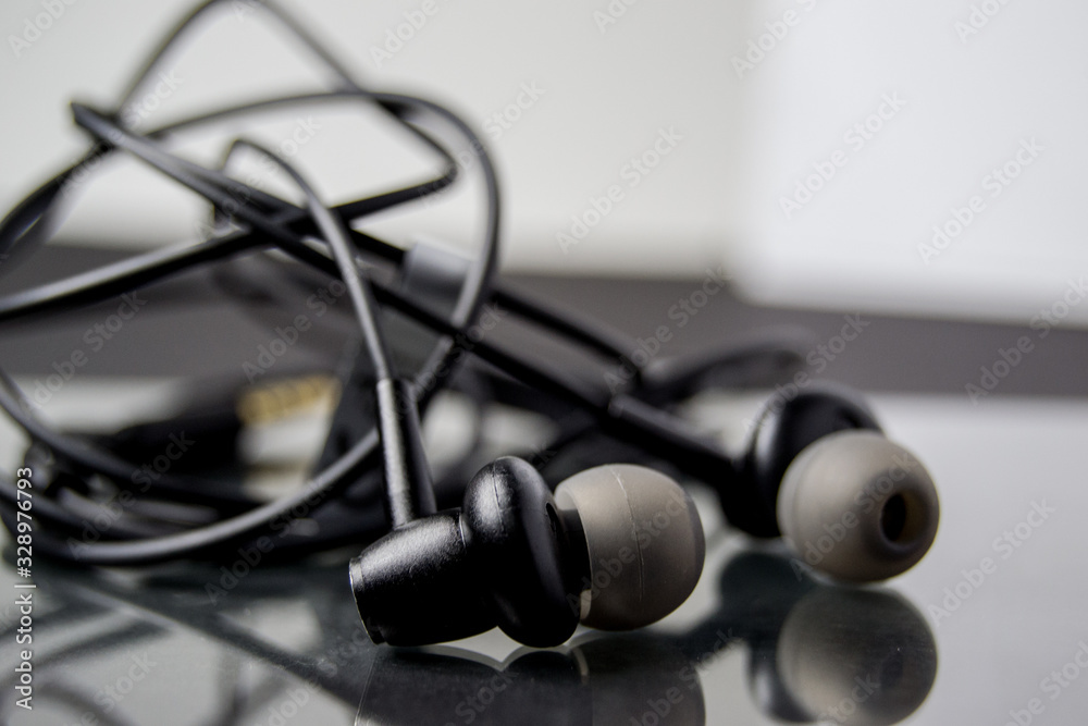 audifonos negros de cerca audifonos negros de cerca