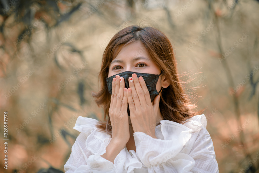 Business women wears a health mask Business women wears a health mask
