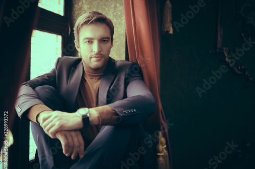 Quadro em tela handsome rich guy