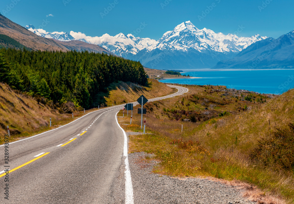 Picturesque road along Lake Pukaki, with beautiful view of Mt Cook on the horizon, South Island, NZ
