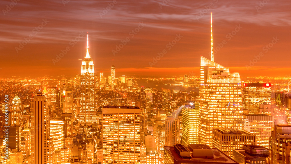 Obraz premium View of New York Manhattan during sunset hours