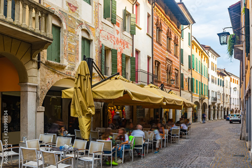 Fototapeta Naklejka Na Ścianę i Meble -  Old town street in Pordenone, Italy