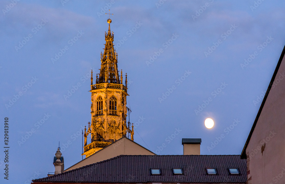 Cathedral (Duomo) of Bozen, Walther Platz, Bolzano, Trentino-Alto Adige, South Tyrol region, northern Italy, Europe