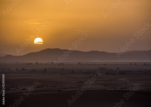 Sonnenuntergang in der Wüste 01