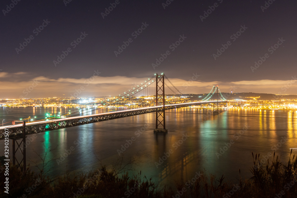 Fototapeta premium Ponte 25 de Abril bridge