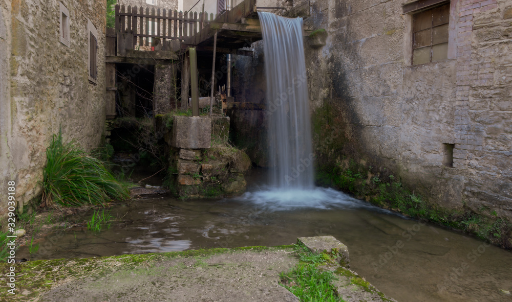 Ancien moulin de village Ancien moulin de village