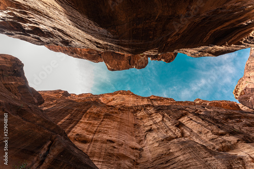 Passage through Sik canyon to the temple-mausoleum of Al Khaznen in the city of Petra in Jordan. 