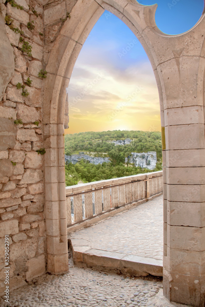 Rocamadour. Vue panoramique du paysage depuis la cité religieuse. Lot. Occitanie	