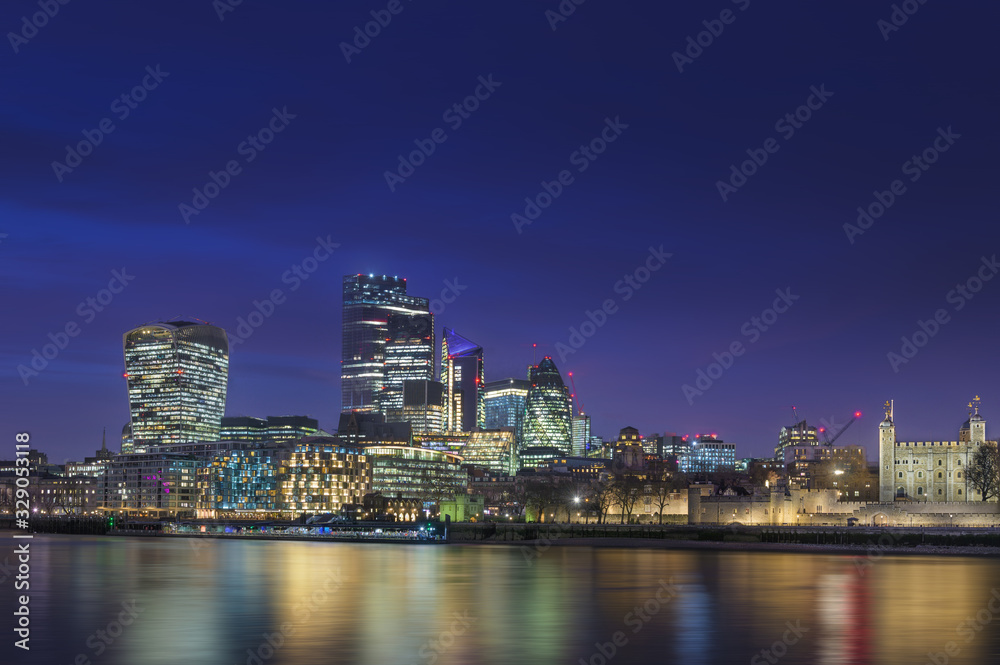 The nighttime atmosphere of the European capital, London, UK