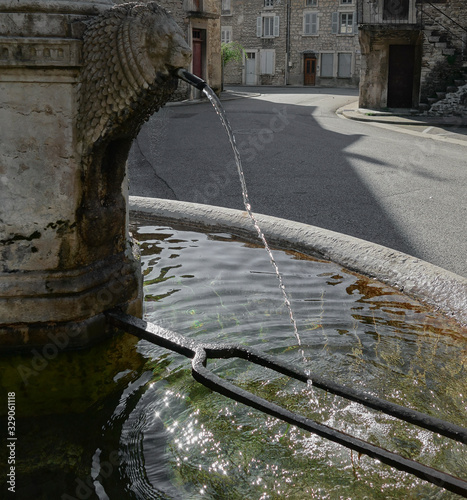 Fontaine du village de Villebois dans le Bugey. photo