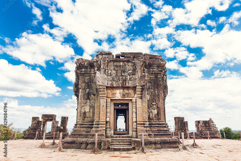 Naklejka premium The top of the Phnom bakheng temple complex. Cambodia