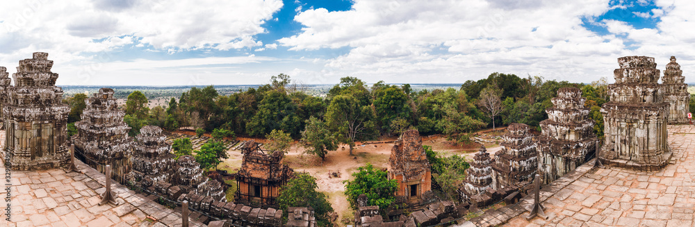 Hindu temple Phnom bakheng. Panorama. Cambodia. Siem Reap