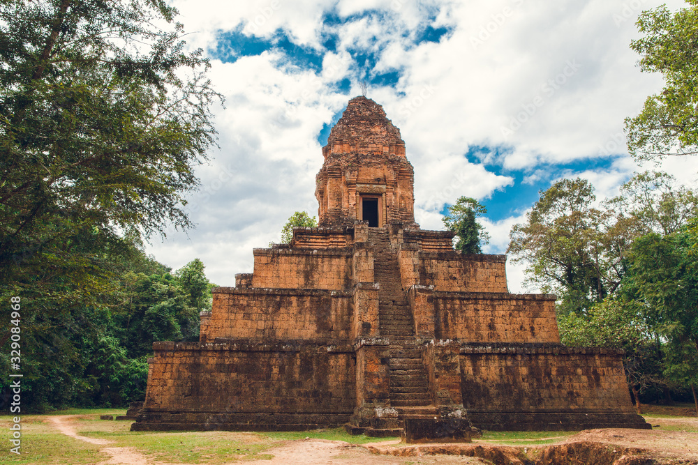 Hindu Temple Baksey Tiamgkrong. Cambodia. Siem Reap.
