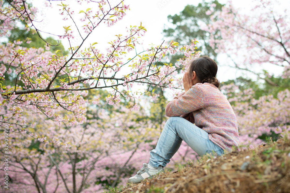 桜の花と可愛い女の子