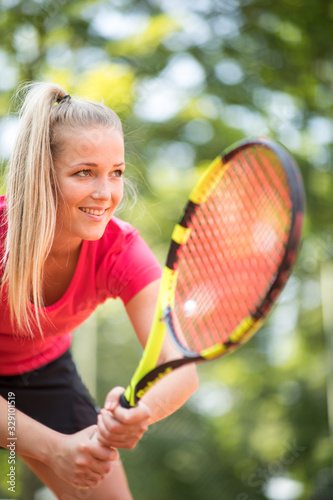 Pretty, young woman tennis player playing on a clay court. Healthy active lifestyle concept © lightpoet