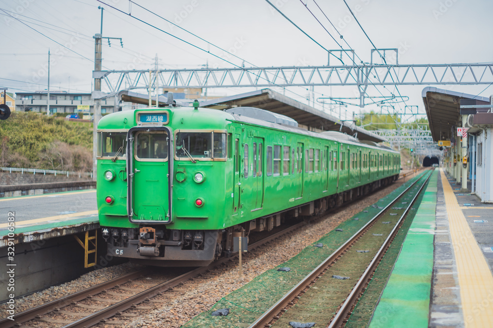 湖西線の緑の電車