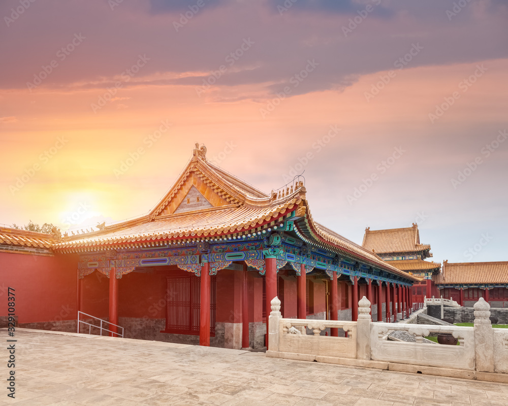 Fototapeta premium beautiful palace architecture at dusk