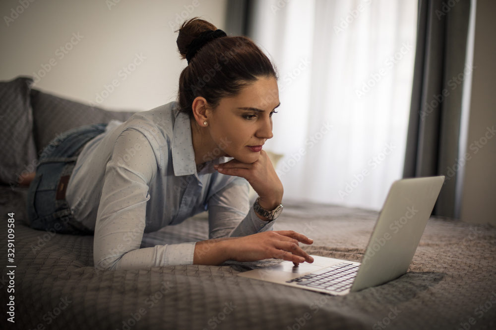 Naklejka premium Her social connections.