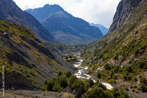 vale entre montanhas na Cordilheira dos Andes no Chile