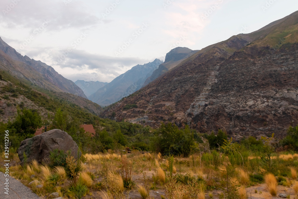 Vale na Cordilheira dos Andes no Chile