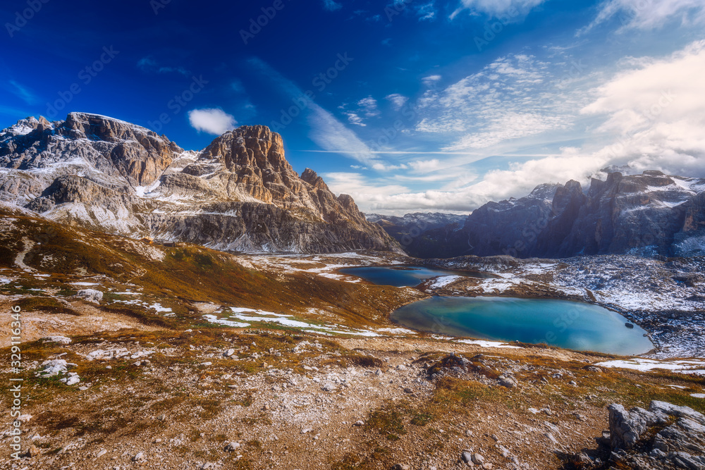 Del Piani lakes beneath rifugio Locatelli. Crode Fiscaline, Croda del Toni and Monte Paterno, in the National Park Tre Cime di Lavaredo. Dolomite Alps, South Tyrol. Location Auronzo, Italy, Europe.