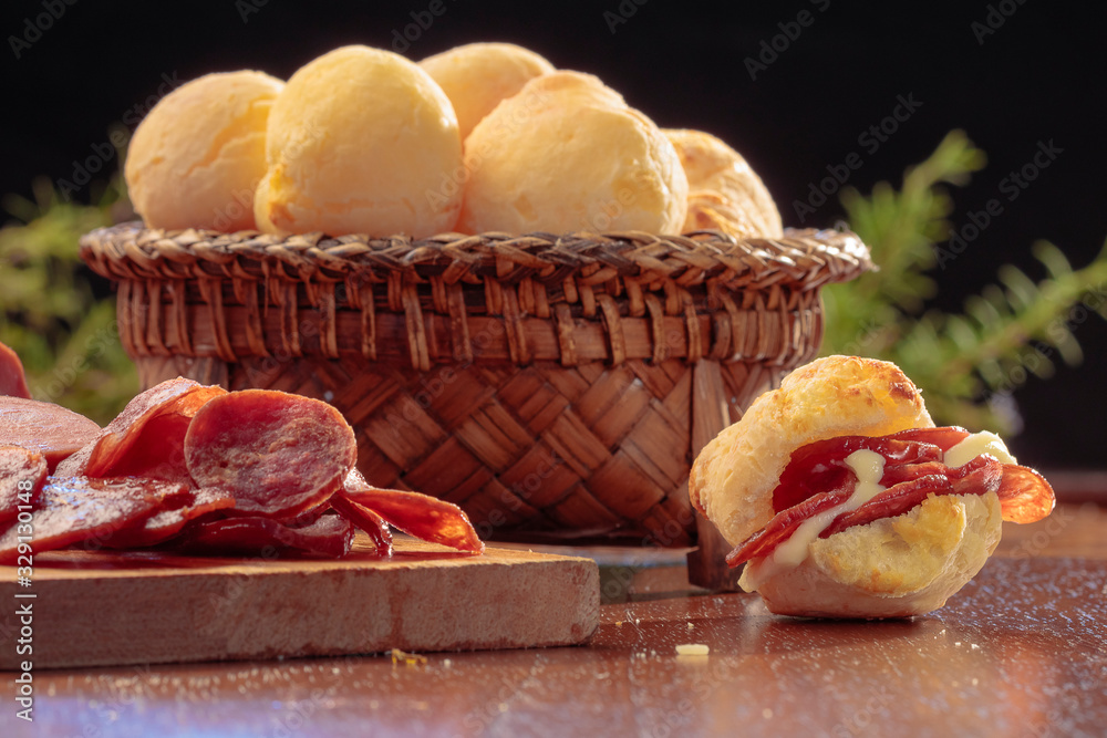 Fotografia do Stock: pão de queijo com linguiça calabresa e queijo da Serra  da Canastra, Minas Gerais, Brasil | Adobe Stock