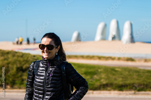 Mulher na praia de Punta del Este, Uruguai photo