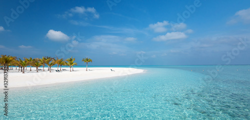 Fototapeta Naklejka Na Ścianę i Meble -  Idyllic Beach on Maldives on Meeru Island with Palm Trees.