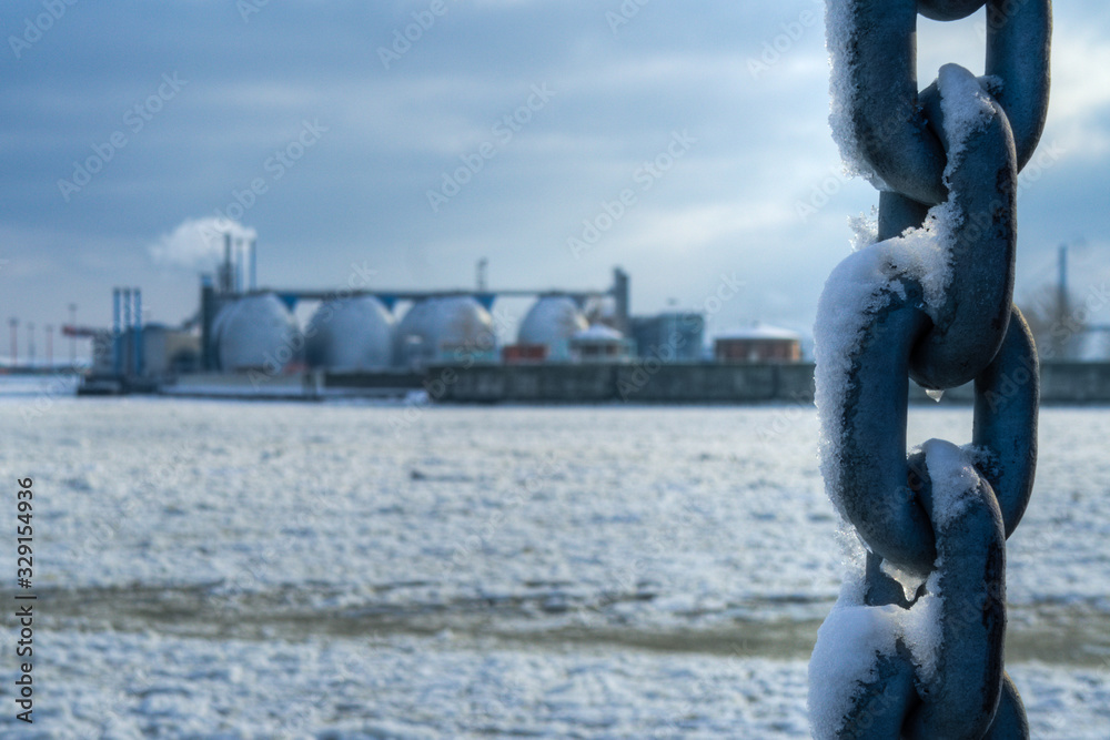 Naklejka premium Hamburger Hafen im Winter