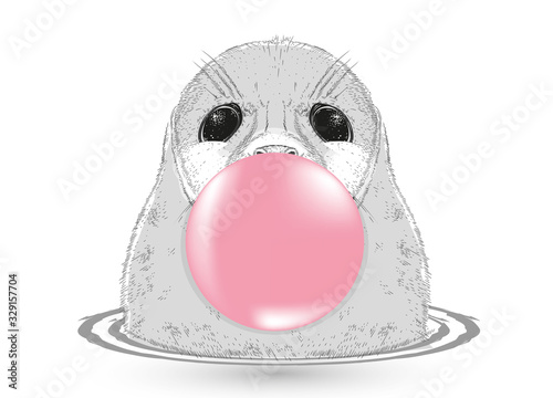 Robbe macht Kaugummiblase mit rosa Kaugummi