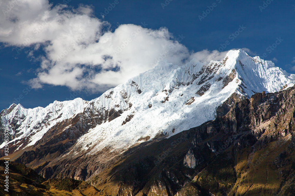 Obraz premium Mount Saksarayuq, Andes mountains, Choquequirao trek