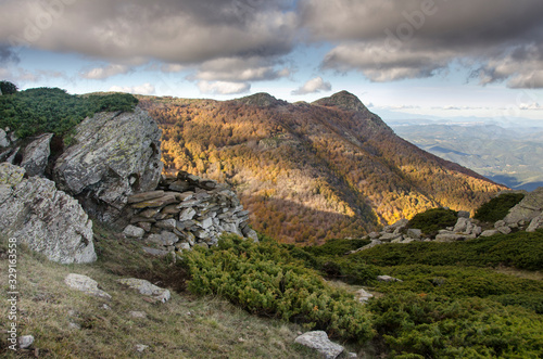 Paisaje del parque natural del Montseny en el otoño (Cataluña, España)