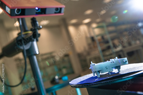 technically professional machine for 3D scanning and measurement of plastic moldings using a laser photo