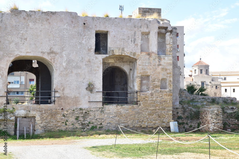 Ruderi dell'antico Castello a mare di Palermo, nel Parco archeologico del Castellammare. Palermo. Sicilia