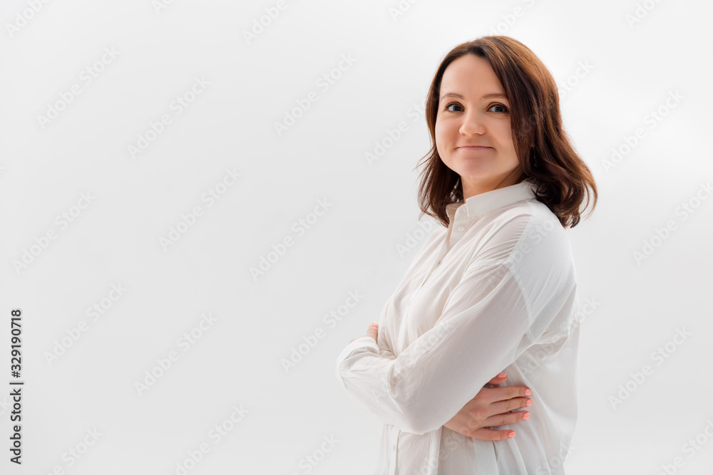 Cheerful young new attractive female employee ready help energized look upbeat confident camera cross arms chest self-assured smiling toothy aim bright successful future, standing white background Cheerful young new attractive female employee ready help energized look upbeat confident camera cross arms chest self-assured smiling toothy aim bright successful future, standing white background