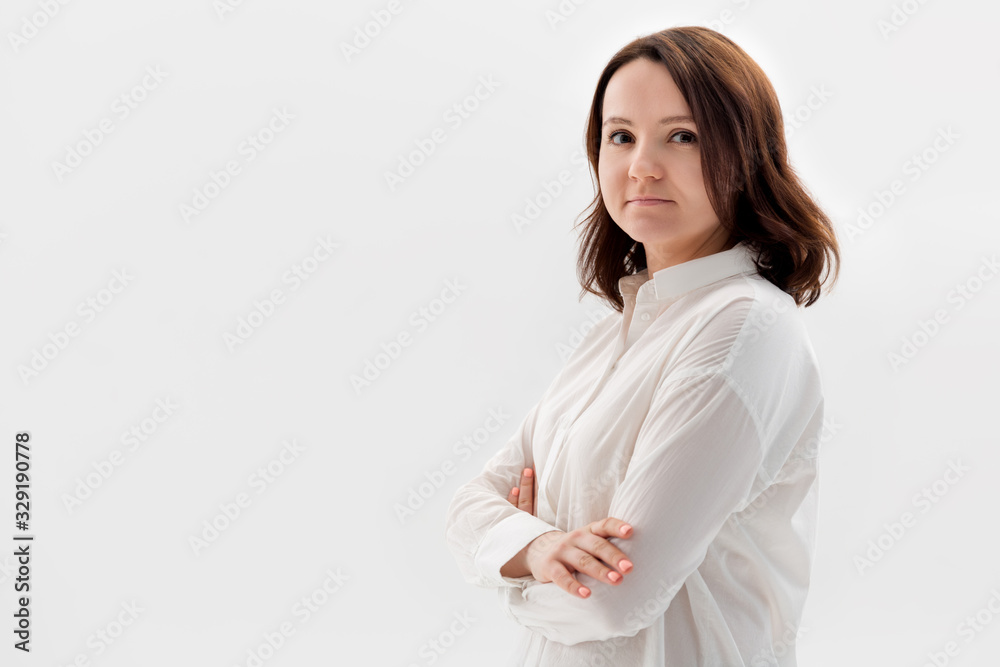 Cheerful young new attractive female employee ready help energized look upbeat confident camera cross arms chest self-assured smiling toothy aim bright successful future, standing white background Cheerful young new attractive female employee ready help energized look upbeat confident camera cross arms chest self-assured smiling toothy aim bright successful future, standing white background