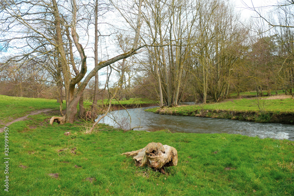 Obraz premium Abenteuer Natur, abseits ausgetretener Pfade