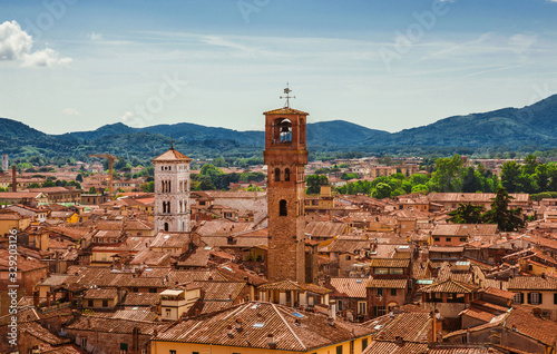 Fotografia View of Lucca old historic center with medieval towers and belfries from above