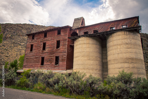 abandon wooden building in Utah