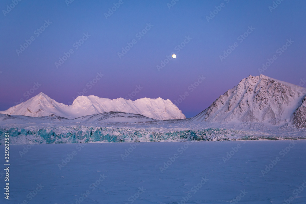 Na lodowcu o zachodzie słońca, poludniowy Spitsbergen - obrazy, fototapety, plakaty 
