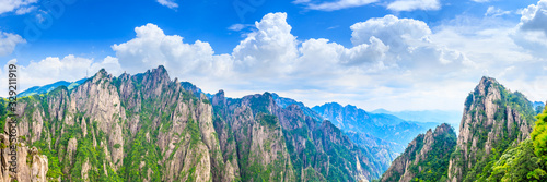 Canvas Print Beautiful Huangshan mountains landscape on a sunny day in China.