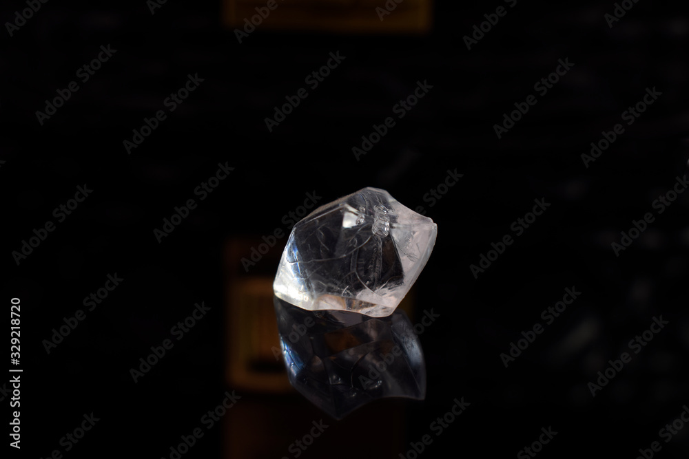 Crystal of The original diamond was not cut.