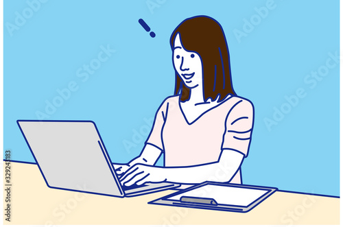 ノートパソコンで仕事をする女性