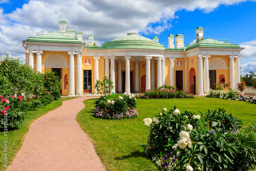 Obraz premium Cold bath pavilion with the Agate rooms in Catherine park at Tsarskoye Selo in Pushkin, Russia