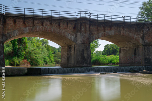 Ponte della ferrovia a sei archi a Pesaro